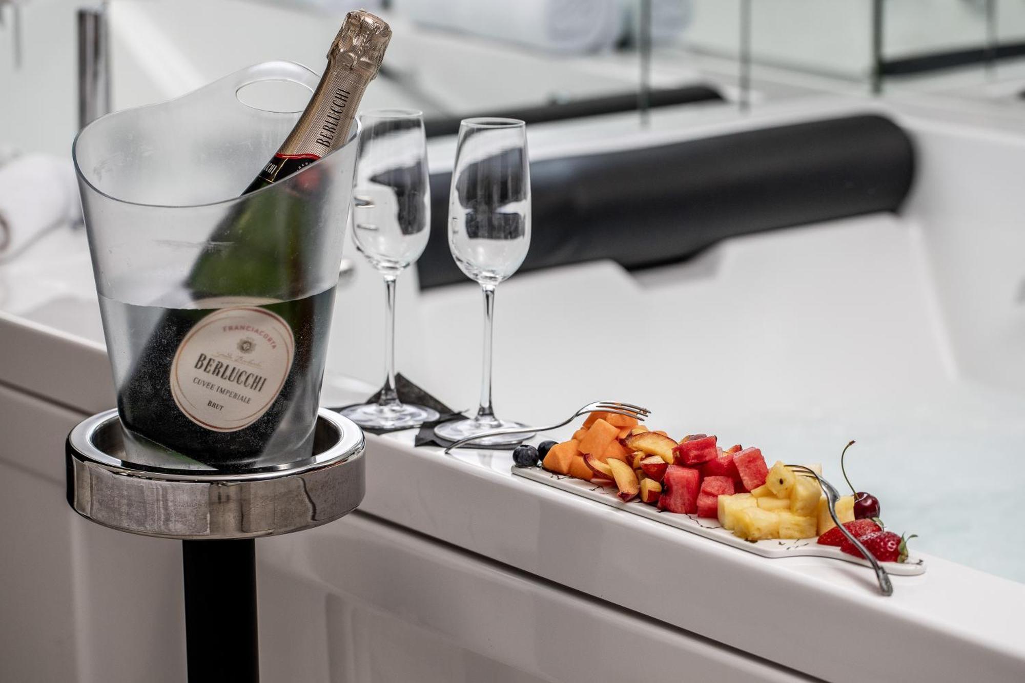 Reggia Suite Spa Hotel กาแซร์ตา ภายนอก รูปภาพ