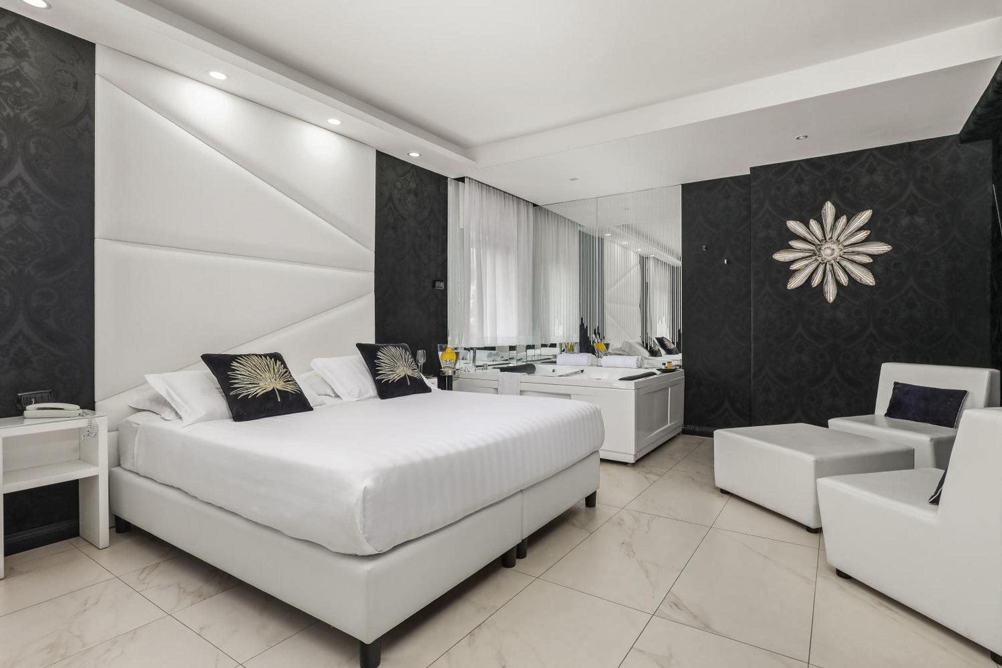 Reggia Suite Spa Hotel กาแซร์ตา ภายนอก รูปภาพ