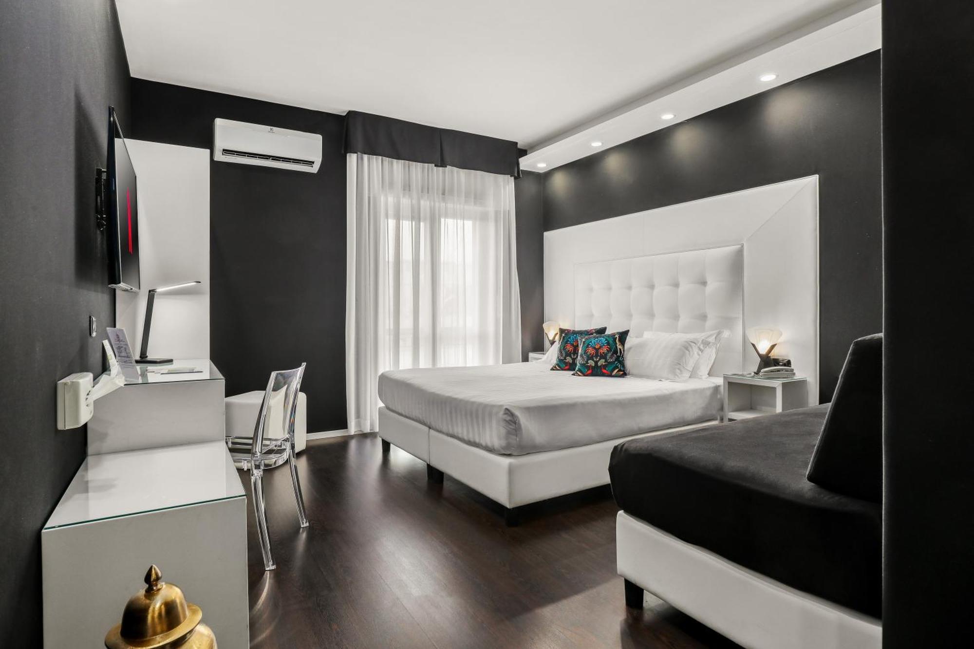 Reggia Suite Spa Hotel กาแซร์ตา ภายนอก รูปภาพ