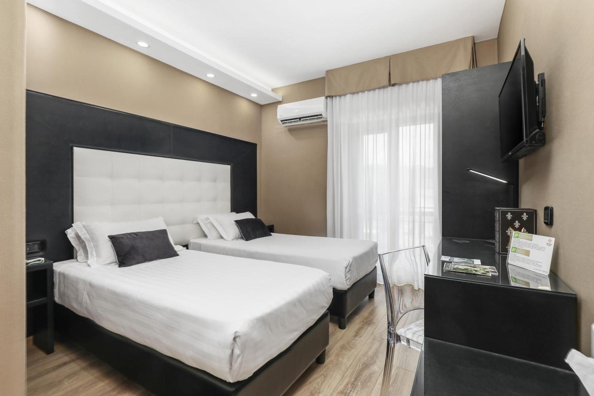 Reggia Suite Spa Hotel กาแซร์ตา ภายนอก รูปภาพ