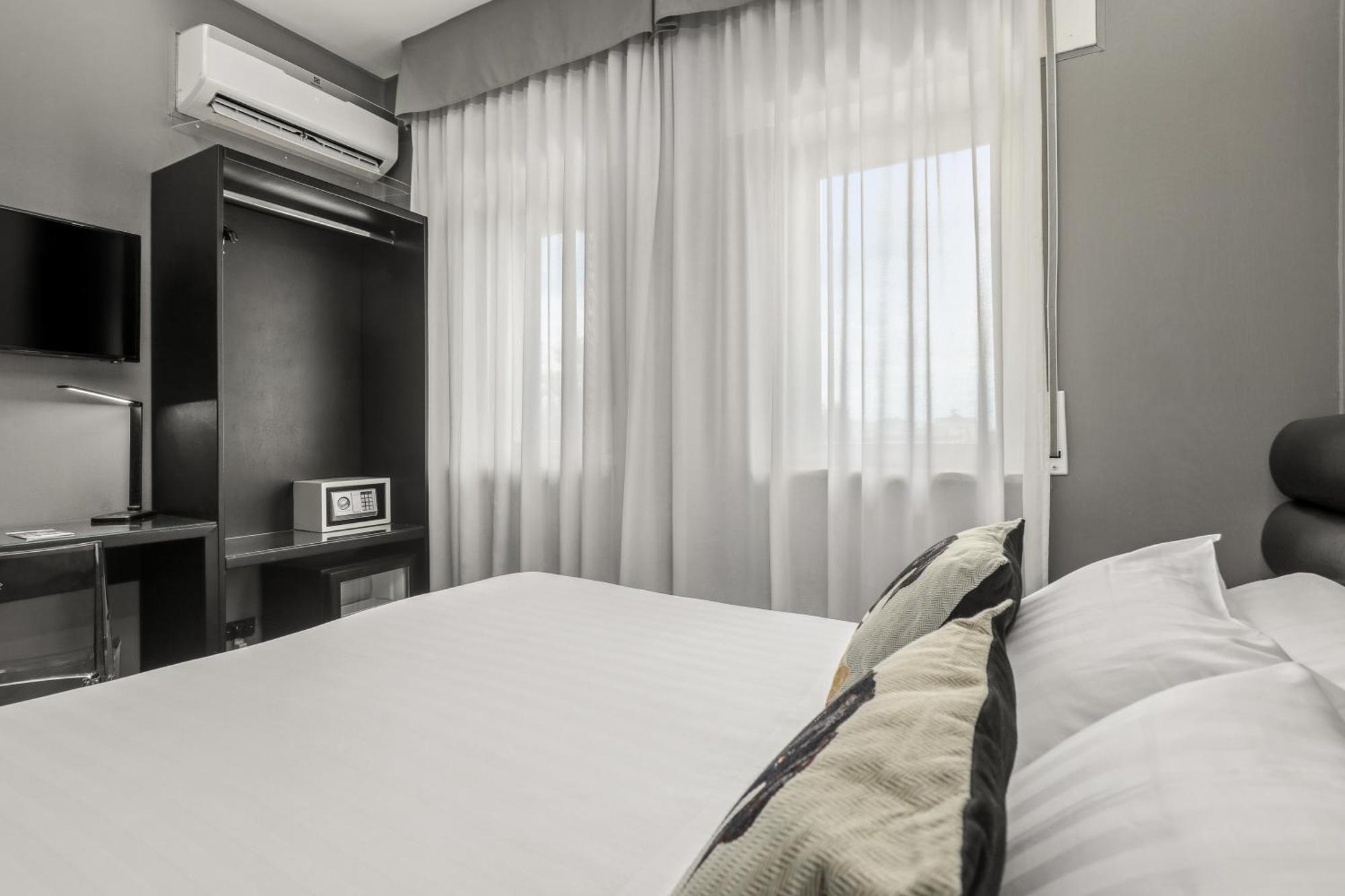 Reggia Suite Spa Hotel กาแซร์ตา ภายนอก รูปภาพ